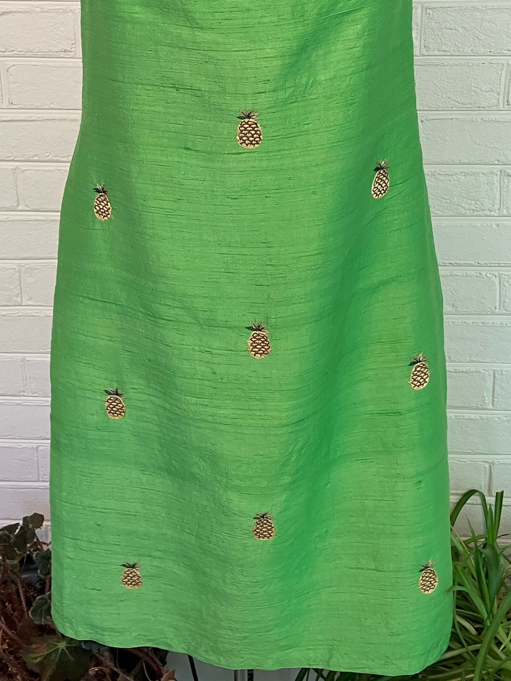 Daisy L Lime Green Raw Silk Embroidered Pineapple Sheath Dress, Size Large - Picture 2 of 11